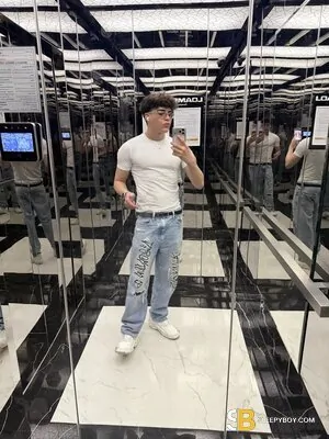 Gay Escort Jhon Evans 23yr - blowjob