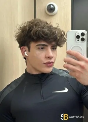 Gay Escort Jhon Evans 24yr - blowjob