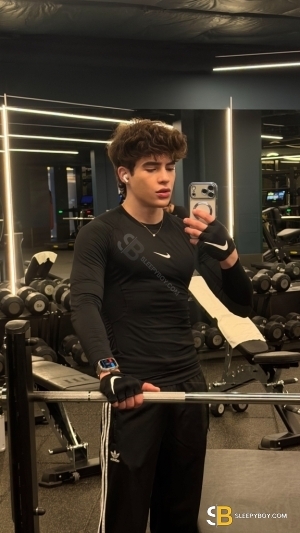 Gay Escort Jhon Evans 23yr - blowjob