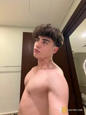 Gay Escort Jhon Evans 23yr - cum eating