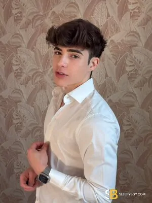 Gay Escort Jhon Evans 23yr - exhibitionism
