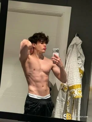 Gay Escort Jhon Evans 23yr - blowjob