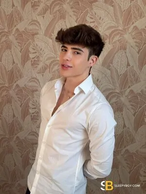 Gay Escort Jhon Evans 23yr - trio m/m