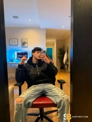 Gay Escort Jhon Evans 23yr - role
