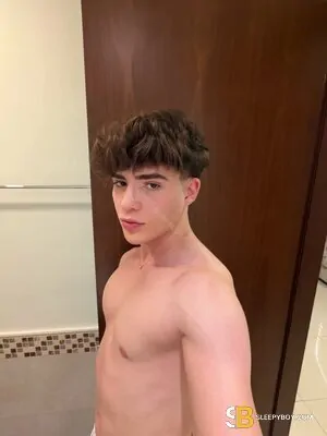 Gay Escort Jhon Evans 23yr - groups