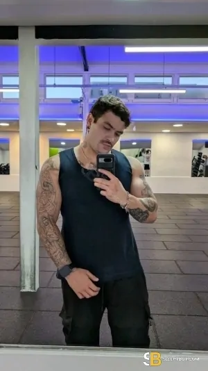 Bisexual Escort Richardxlboy 25yr - double penetration