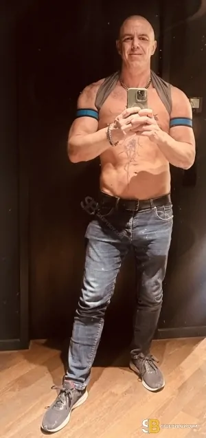 Gay Escort Nick 47yr - trios
