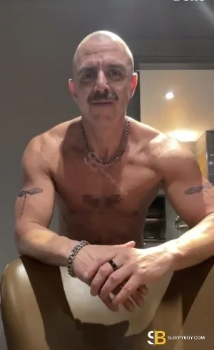 Gay Escort Nick 47yr - gangbang