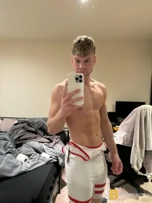 Gay Escort Alfie 25yr - role