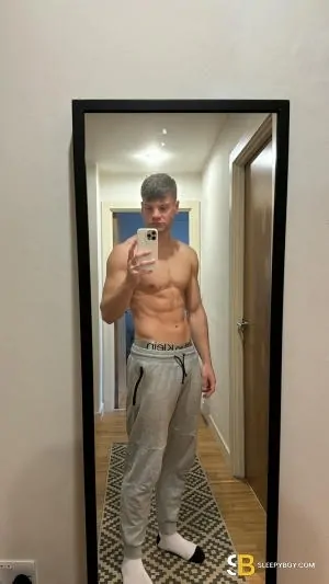 Gay Escort Alfie 25yr - sucking