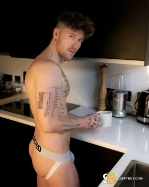 Gay Escort James (british) 33yr - trios