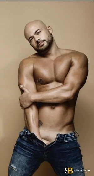 Bisexual Escort Matheus 28yr - sucking
