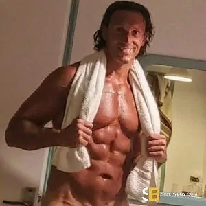 Bisexual Escort Rafaelo 35yr - licking