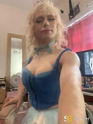 Bisexual Escort Kali 28yr - gangbang