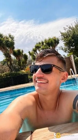 Bisexual Escort Gabriel Rossetto 28yr - licking