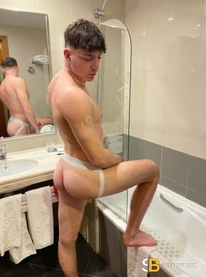 Gay Escort Tommy 21yr - gangbang