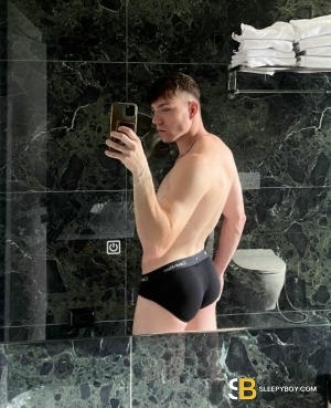 Gay Escort Tommy 21yr - double penetration