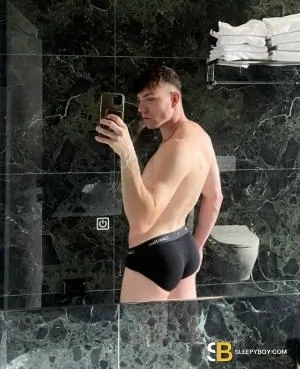 Gay Escort Tommy 21yr - double penetration