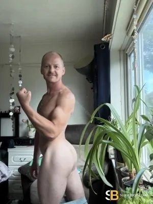 Gay Escort M; Mpb 30yr - role