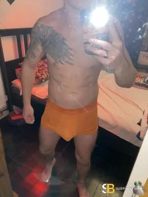 Gay Escort Mathew 30yr - role