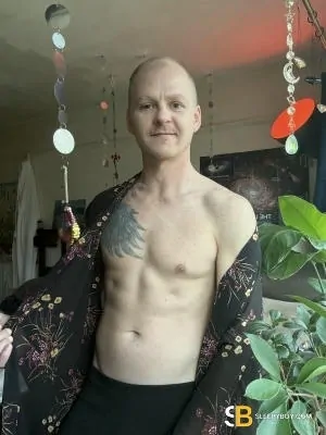 Gay Escort M; Mpb 30yr - licking