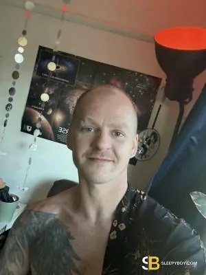 Gay Escort M; Mpb 30yr - sucking