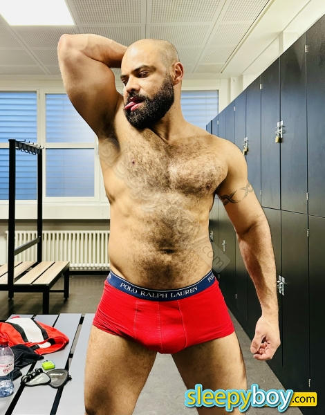 male rent boy London Macho_fucker_22cm