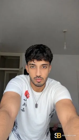 Gay Escort Hazzy 21yr - trios