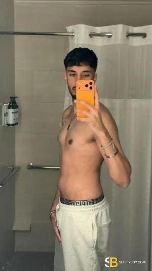 Gay Escort Hazzy 21yr - double penetration