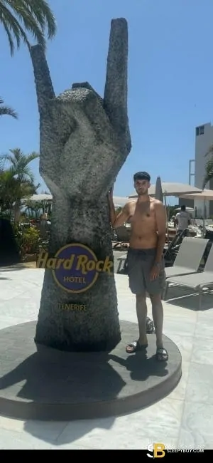 Gay Escort Hazzy 22yr - double penetration