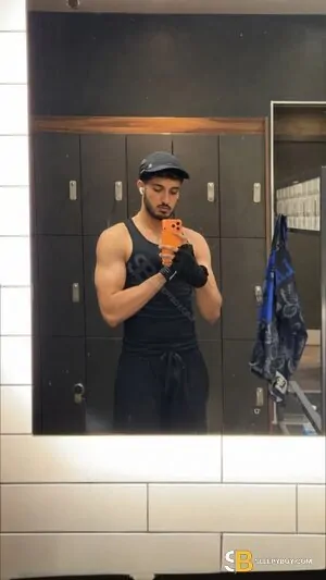 Gay Escort Hazzy 21yr - gangbang