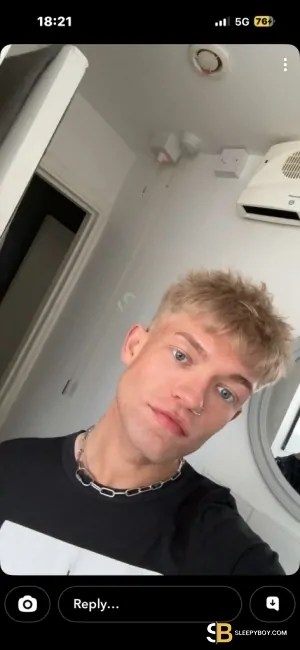 Gay Escort Jamie Holt 24yr - role