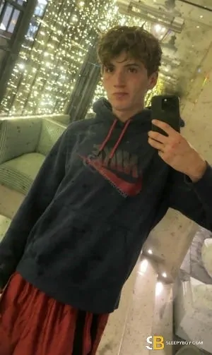 Bisexual Escort Aaron 19yr - role