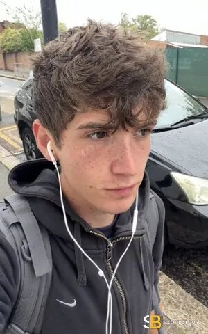 Bisexual Escort Aaron 19yr - cum on body