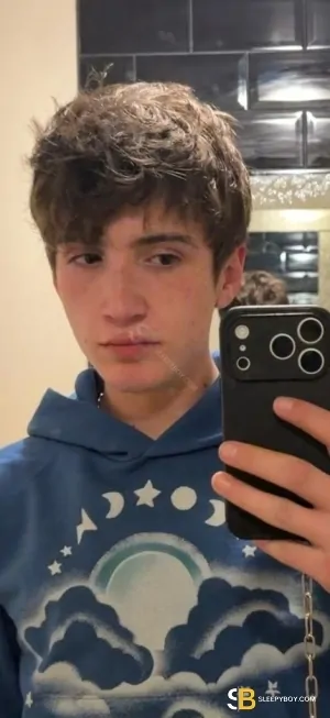 Bisexual Escort Aaron 19yr - cum on face