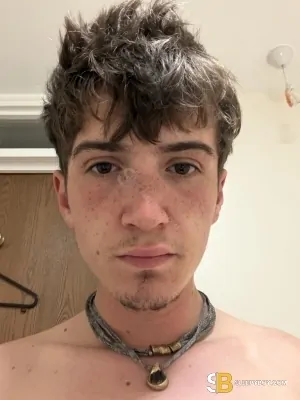 Bisexual Escort Aaron 19yr - cum on body