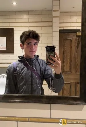 Bisexual Escort Aaron 19yr - masseur