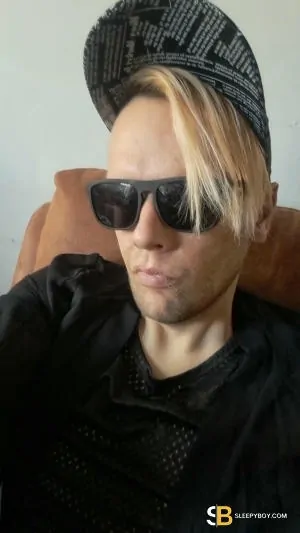 Gay Escort Charlie 33yr - licking