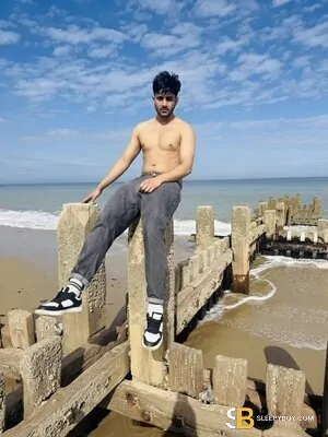 Bisexual Escort Reza 23yr - double penetration