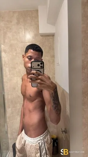 Bisexual Escort Luís Felipe 21yr - licking