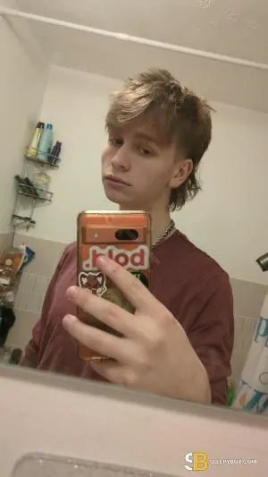 Gay Escort Rylie 20yr - blowjob
