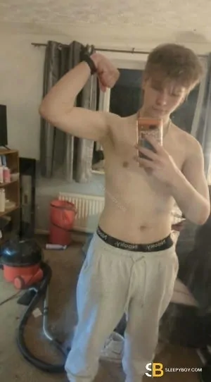 Gay Escort Rylie 20yr - trios