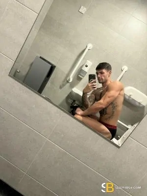 Bisexual Escort Reece 28yr - gangbang