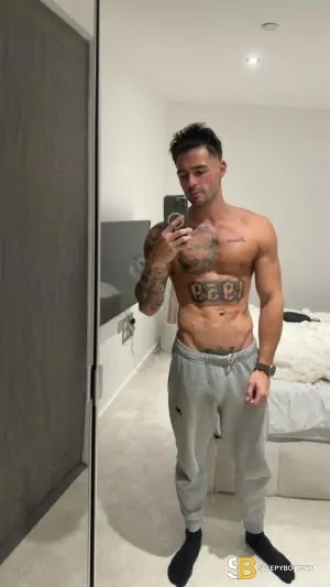 Bisexual Escort Reece 28yr - double penetration