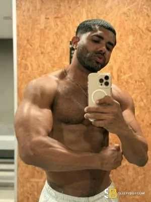 Bisexual Escort José Alexandre 37yr - licking