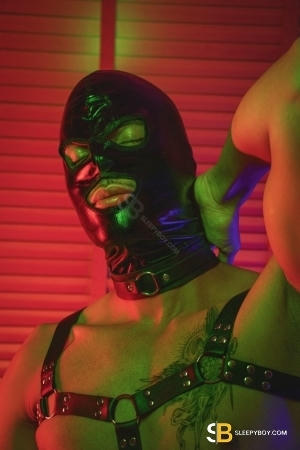 Gay Escort Hugo Ferrari 24yr - gangbang