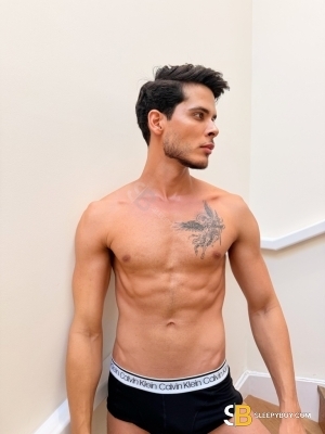 Gay Escort Hugo Ferrari 24yr - trios