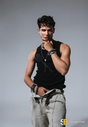 Gay Escort Hugo Ferrari 24yr - gangbang