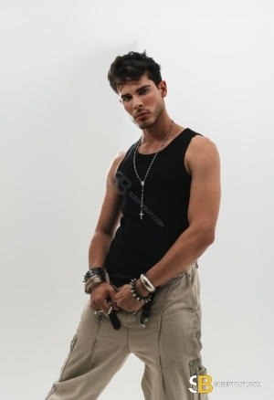 Gay Escort Hugo Ferrari 24yr - double penetration