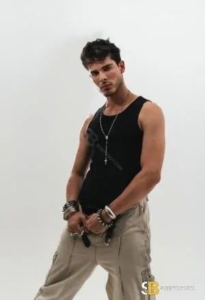 Gay Escort Hugo Ferrari 24yr - double penetration